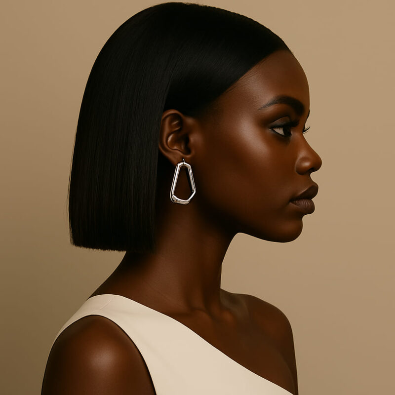 Selma™ – Noir Graphique™ – Carré Lisse Sculptural – 13×4 Lace Frontal HD Sans Colle – Cheveux Indiens Bruts Premium -1024 pixels -1024 pixels