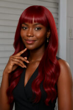 Sefora™ – Bordeaux Royal™ – Longue Frange Ondulée – Sublime les visages ovales – Cheveux naturels indiens